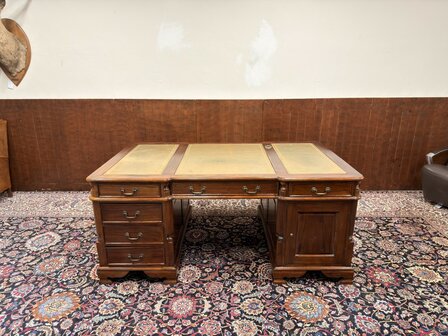 Klassiek-Engels-Chesterfield-Antiek-Oud-Bureau-Desk-Partnerdesk-Olijf-Groen-Inleg