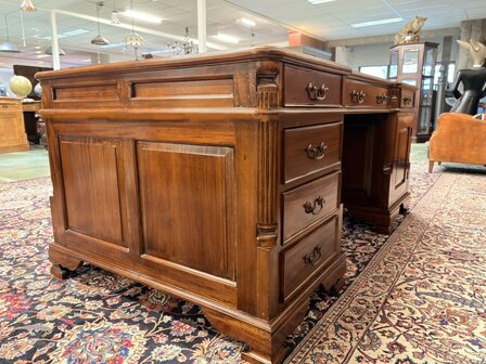 Klassiek-Engels-Chesterfield-Antiek-Oud-Bureau-Desk-Partnerdesk-Olijf-Groen-Inleg