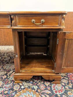 Klassiek-Engels-Chesterfield-Antiek-Oud-Bureau-Desk-Partnerdesk-Olijf-Groen-Inleg