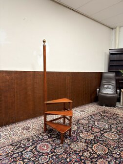 Klassiek-Engels-Antiek-Oud-Chesterfield-Originele-Globe-Wernicke-Trap-Bibliotheektrap