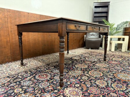 Klassiek-Antiek-Engels-Oud-Chesterfield-Schrijftafel-Bureau-Partnerdesk-met-Groen-Leder-Ingelegd