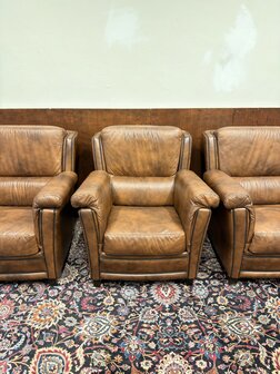 Klassiek-Engels-Antiek-Oud-Chesterfield-Set-Fauteuils-Bruin-Leder