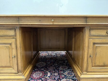 Klassiek-Antiek-Oud-Engels-Chesterfield-Bureau-Desk-met-Vergadertafel-en-Stoelen-merk-RAC