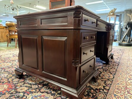 Klassiek-Engels-Antiek-Oud-Chesterfield-Bureau-Desk-Partnerdesk-met-Rood-Leder