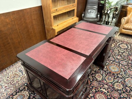 Klassiek-Engels-Antiek-Oud-Chesterfield-Bureau-Desk-Partnerdesk-met-Rood-Leder