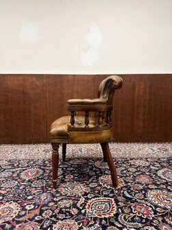 Klassiek-Engels-Antiek-Oud-Chesterfield-Bureaustoel-Stoel-Captain-Chair-Bruin-Leder