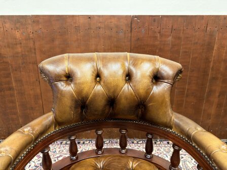 Klassiek-Engels-Antiek-Oud-Chesterfield-Bureaustoel-Stoel-Captain-Chair-Bruin-Leder