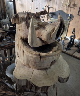 Houtsnijwerk-houtsculptuur-tuinbeeld-kunstwerk-van-een-penceel-zwijn-Pumba-Disney-5