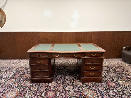 Klassiek-Engels-Antiek-Oud-Chesterfield-Bureau-Desk-Partnerdesk-met-Groen-Leder