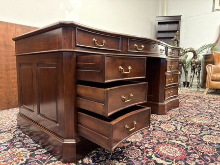 Klassiek-Engels-Antiek-Oud-Chesterfield-Bureau-Desk-Partnerdesk-met-Groen-Leder