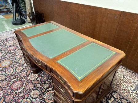 Klassiek-Engels-Antiek-Oud-Chesterfield-Bureau-Desk-Partnerdesk-met-Groen-Leder