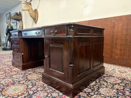 Klassiek-Antiek-Oud-Engels-Chesterfield-Mahonie-Bureau-Desk-Partnerdesk-Met-Groen-Leder
