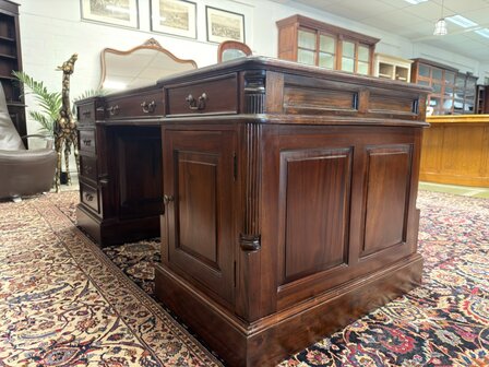 Klassiek-Antiek-Oud-Engels-Chesterfield-Mahonie-Bureau-Desk-Partnerdesk-Met-Groen-Leder