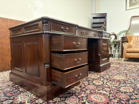 Klassiek-Antiek-Oud-Engels-Chesterfield-Mahonie-Bureau-Desk-Partnerdesk-Met-Groen-Leder