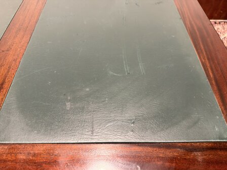 Klassiek-Antiek-Oud-Engels-Chesterfield-Mahonie-Bureau-Desk-Partnerdesk-Met-Groen-Leder