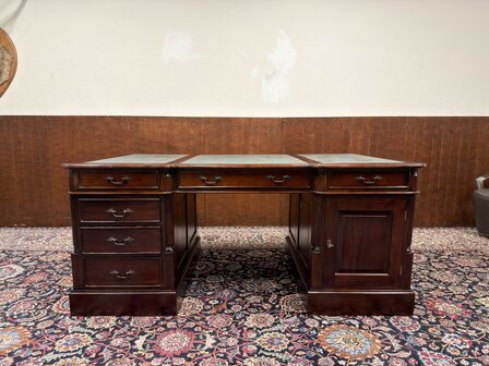 Klassiek-Engels-Antiek-Oud-Chesterfield-Mahoniehout-Bureau-Desk-Partnerdesk-Groen-Leder