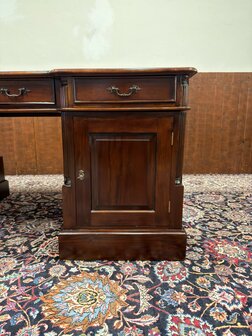 Klassiek-Engels-Antiek-Oud-Chesterfield-Mahoniehout-Bureau-Desk-Partnerdesk-Groen-Leder