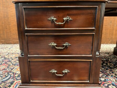 Klassiek-Engels-Antiek-Oud-Chesterfield-Mahoniehout-Bureau-Desk-Partnerdesk-Groen-Leder