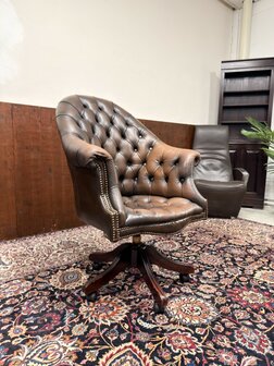 Klassiek-Oud-Antiek-Engels-Chesterfield-Bureaustoel-Director-Directors-Chair-Bruin-Leder