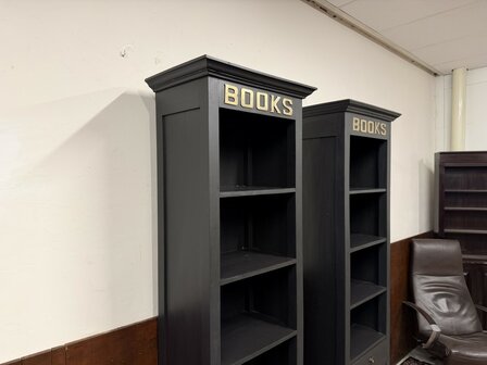 Klassiek-Engels-Antiek-Oud-Chesterfield-Teak-Boekenkast-Kast-Zwart