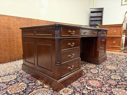 Klassiek-Engels-Antiek-Oud-Chesterfield-Mahonie-Bureau-Desk-Parnerdesk-met-Groen-Leder-Ingelegd