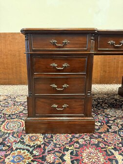 Klassiek-Engels-Antiek-Oud-Chesterfield-Mahonie-Bureau-Desk-Parnerdesk-met-Groen-Leder-Ingelegd