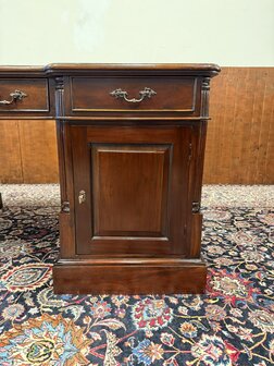 Klassiek-Engels-Antiek-Oud-Chesterfield-Mahonie-Bureau-Desk-Parnerdesk-met-Groen-Leder-Ingelegd