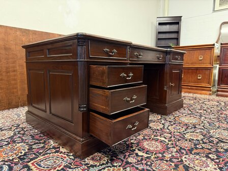 Klassiek-Engels-Antiek-Oud-Chesterfield-Mahonie-Bureau-Desk-Parnerdesk-met-Groen-Leder-Ingelegd