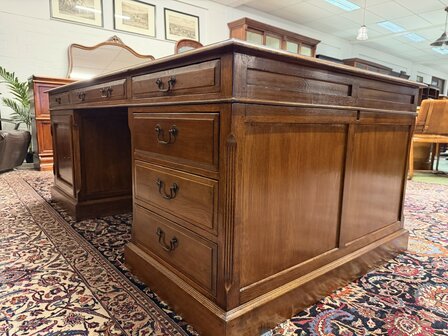 Klassiek-Engels-Antiek-Oud-Chesterfield-Eikenhout-Eichholtz-Bureau-Desk-Parnerdesk