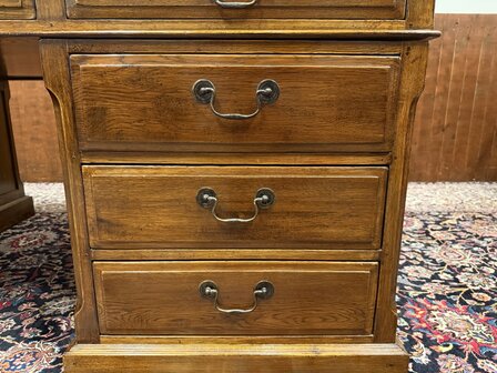 Klassiek-Engels-Antiek-Oud-Chesterfield-Eikenhout-Eichholtz-Bureau-Desk-Parnerdesk