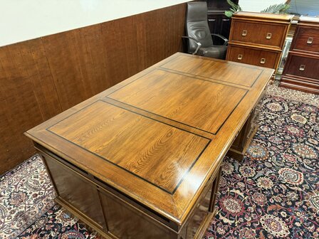 Klassiek-Engels-Antiek-Oud-Chesterfield-Eikenhout-Eichholtz-Bureau-Desk-Parnerdesk
