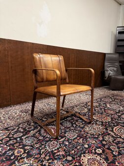 Ralph-Lauren-stijl-lederen-stoel-met-gesp-Jacques-Adnet-stijl