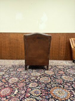 Klassiek-Oud-Antiek-Engels-Chesterfield-Schaap-Leder-Schaapleder-Fauteuil-met-Hocker-Poef