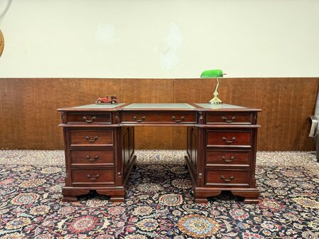 Klassiek-Engels-Oud-Antiek-Chesterfield-Vintage-Bureau-Desk-met-Groen-Leder-Ingelegd