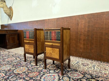 Klassiek-Engels-Antiek-Oud-Chesterfield-Vintage-Set-Nachtkast-Nachtkastjes-met-Inlegwerk-marqueterie