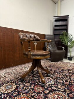 Klassiek-Engels-Antiek-Oud-Chesterfield-Vintage-Bureaustoel-Captain-Chair-Bruin-Leder
