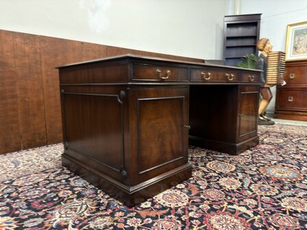 Klassiek-Oud-Antiek-Engels-Antiek-Vintage-Chesterfield-Bureau-Desk-Partnerdesk-Paars-Bordeaux-Leder