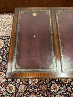 Klassiek-Oud-Antiek-Engels-Antiek-Vintage-Chesterfield-Bureau-Desk-Partnerdesk-Paars-Bordeaux-Leder