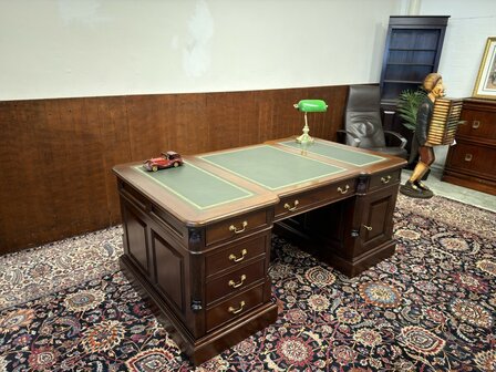 Klassiek-Oud-Antiek-Engels-Antiek-Vintage-Chesterfield-Bureau-Desk-Partnerdesk-Groen-Leder