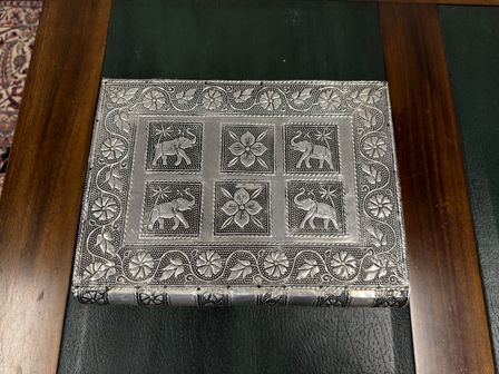 Antieke-sieradendoos-juwelen-doos-met-olifanten-6