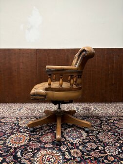 Klassiek-Antiek-Oud-Engels-Chesterfield-Set-Vintage-Bureaustoel-Captain-Chair-Bruin