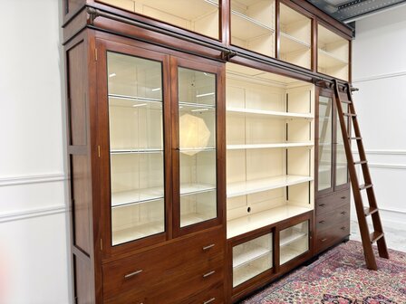 Klassiek-Antiek-Oud-Engels-Chesterfield-Vintage-Art-Deco-Boekenkast-Bibliotheekkast-Kast-met-Ladder-Trap