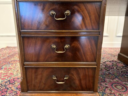 Klassiek-Antiek-Engels-Vintage-Chesterfield-Heldense-Exclusive-Bureau-Desk-met-Bruin-Leder-Ingelegd