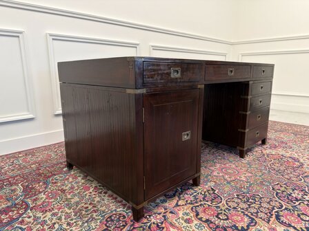 Klassiek-Antiek-Engels-Vintage-Chesterfield-Bureau-Desk-met-Bruin-Leder-Ingelegd