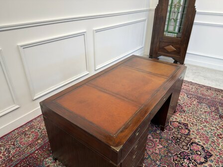 Klassiek-Antiek-Engels-Vintage-Chesterfield-Bureau-Desk-met-Bruin-Leder-Ingelegd