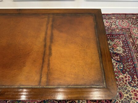 Klassiek-Antiek-Engels-Vintage-Chesterfield-Bureau-Desk-met-Bruin-Leder-Ingelegd