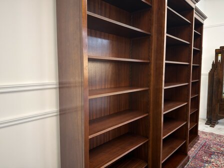 Klassiek-Engels-Antiek-Oud-Vintage-Chesterfield-Heldense-Exclusive-Boekenkast-Bibliotheekkast-Kast