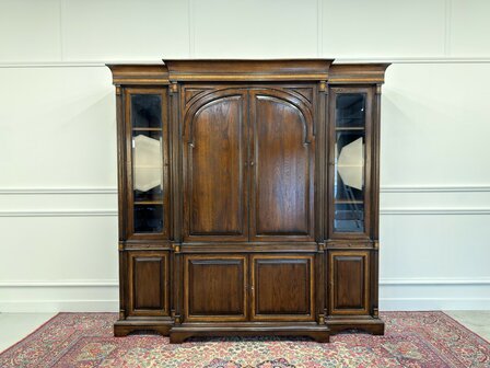 Klassiek-Antiek-Engels-Vintage-Chesterfield-Eikenhouten-Royal-Antique-Collecton-RAC-Boekenkast-Bibliotheekkast-Kast