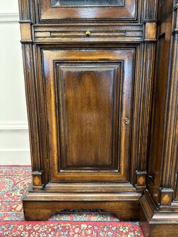 Klassiek-Antiek-Engels-Vintage-Chesterfield-Eikenhouten-Royal-Antique-Collecton-RAC-Boekenkast-Bibliotheekkast-Kast