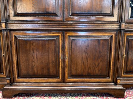 Klassiek-Antiek-Engels-Vintage-Chesterfield-Eikenhouten-Royal-Antique-Collecton-RAC-Boekenkast-Bibliotheekkast-Kast